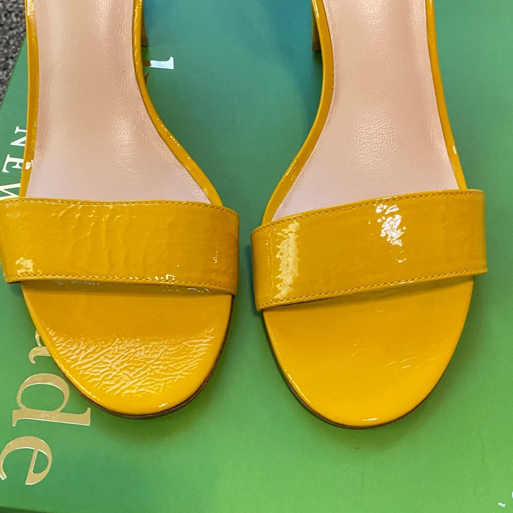 Kate Spade Susane Crinkle Patent Marigold Bright Yellow Sandals Size 8 - Picture 4 of 10